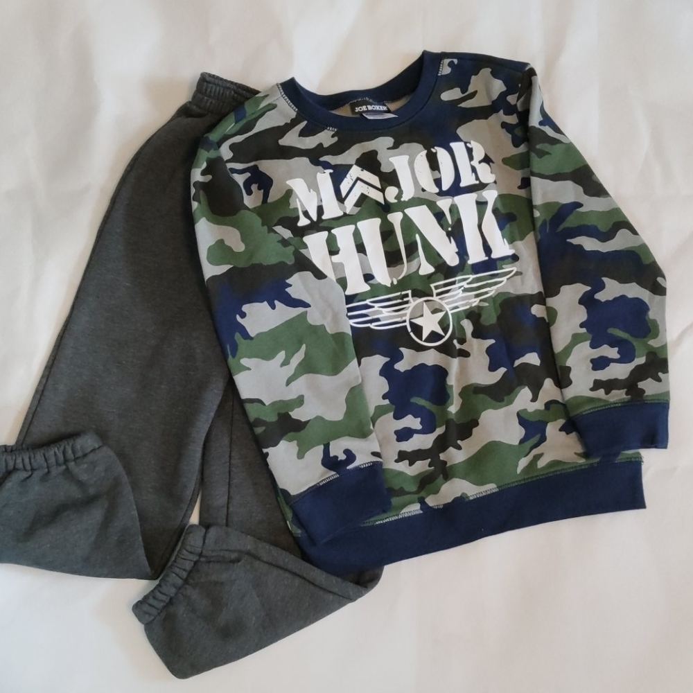 set of pants and sweater New with not tag